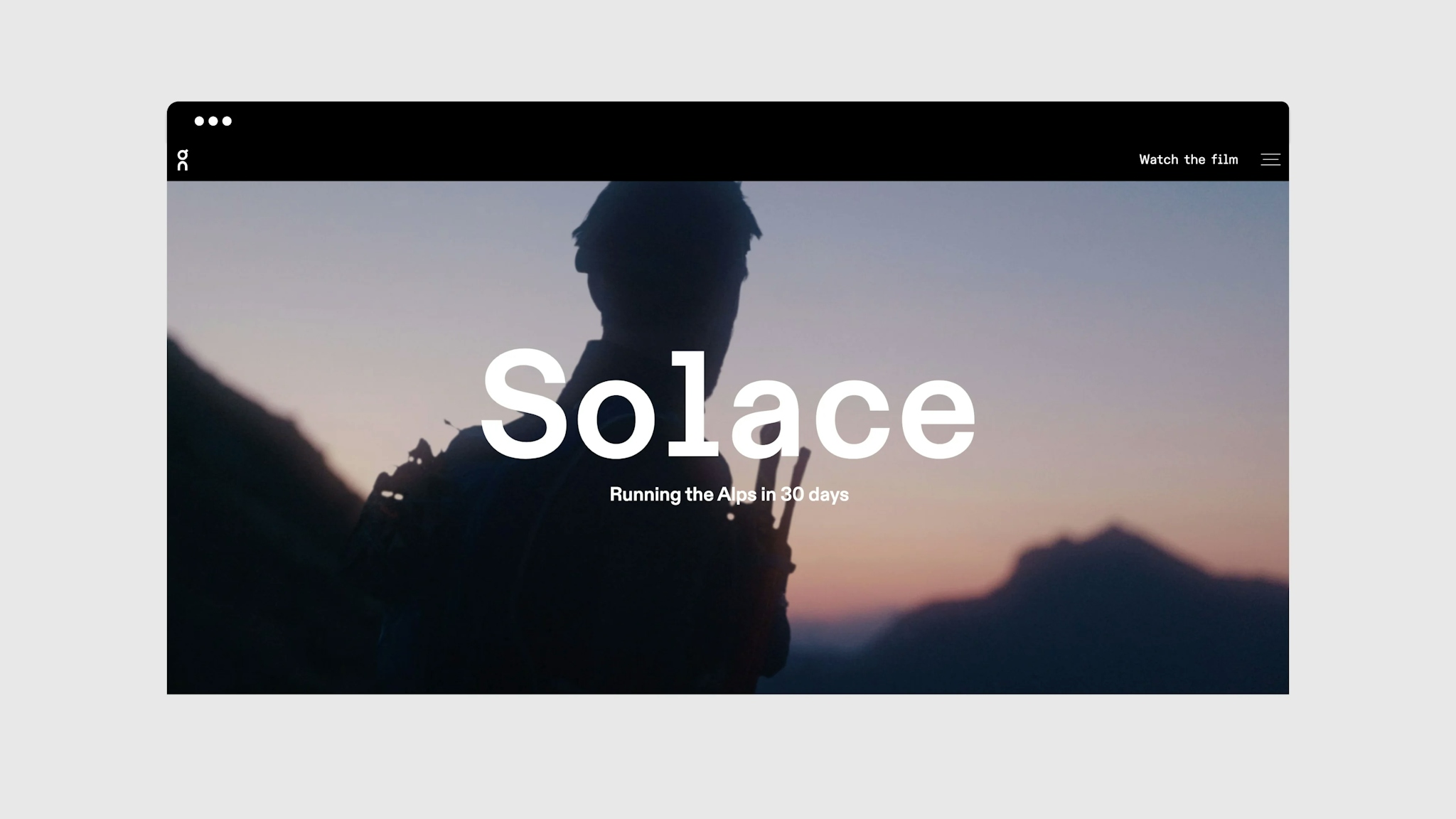 Mockup på hemsida med en header som täcker hela bilden, solnedgång och svart silhuett med ordet "Solace" skrivet