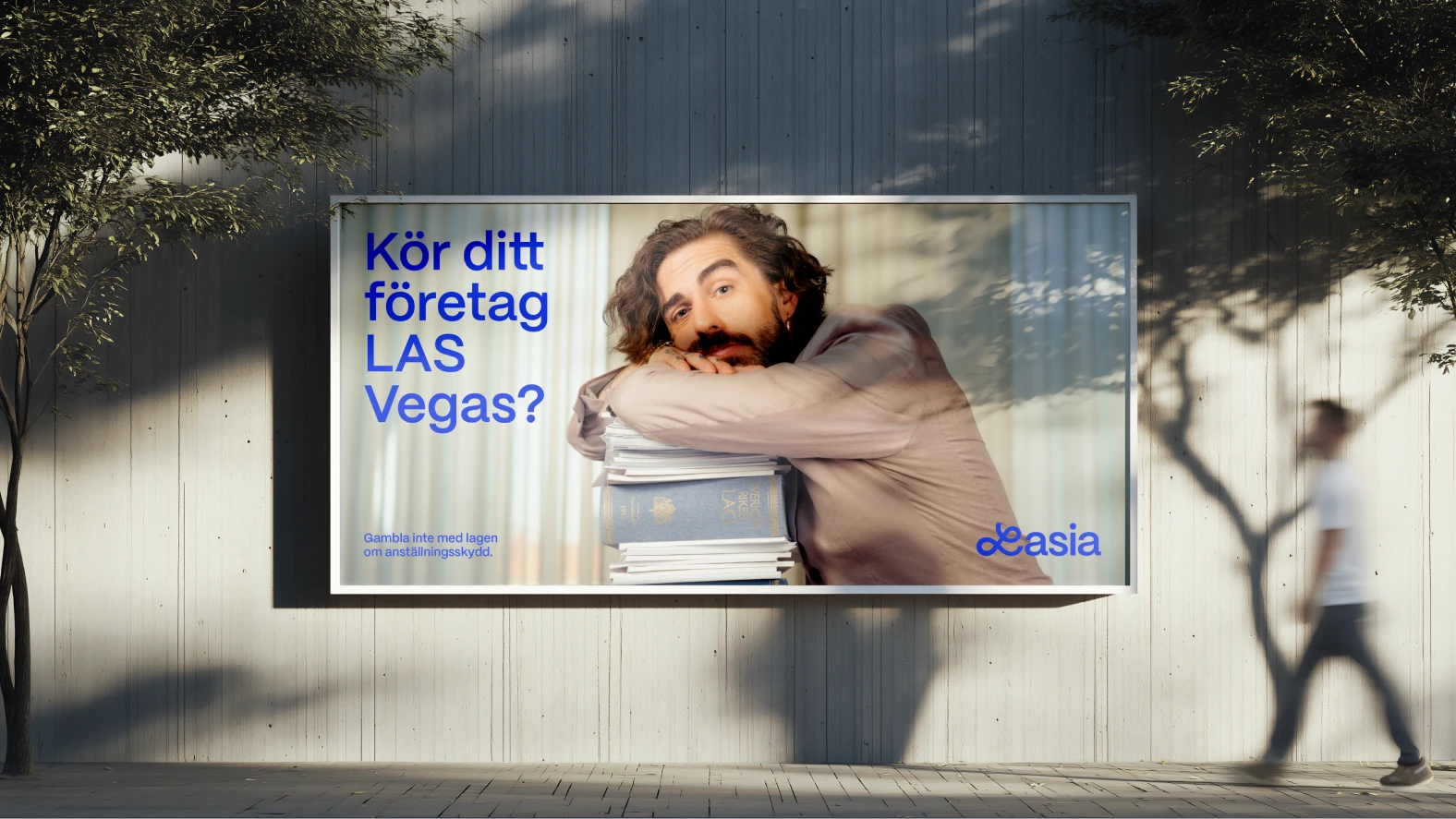 Lasia – Arbetsrätt för alla. Exempel på hur en stortavla i en utomhusmiljö kan se ut.