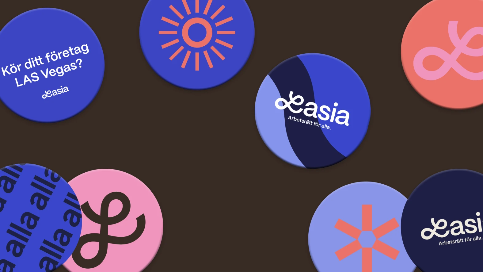 Lasia – Arbetsrätt för alla. Brun bakgrund med färgglada cirklar på. Cirklarna innehåller Lasias logotyp och grafiska element.